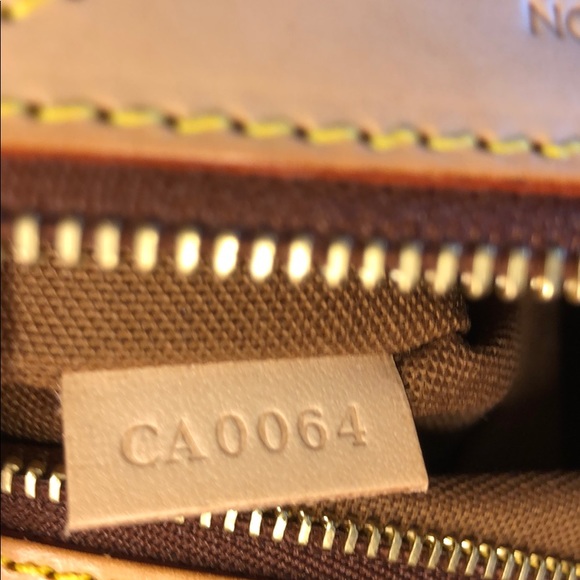 Luis Vuitton messenger bag - Picture 5 of 7